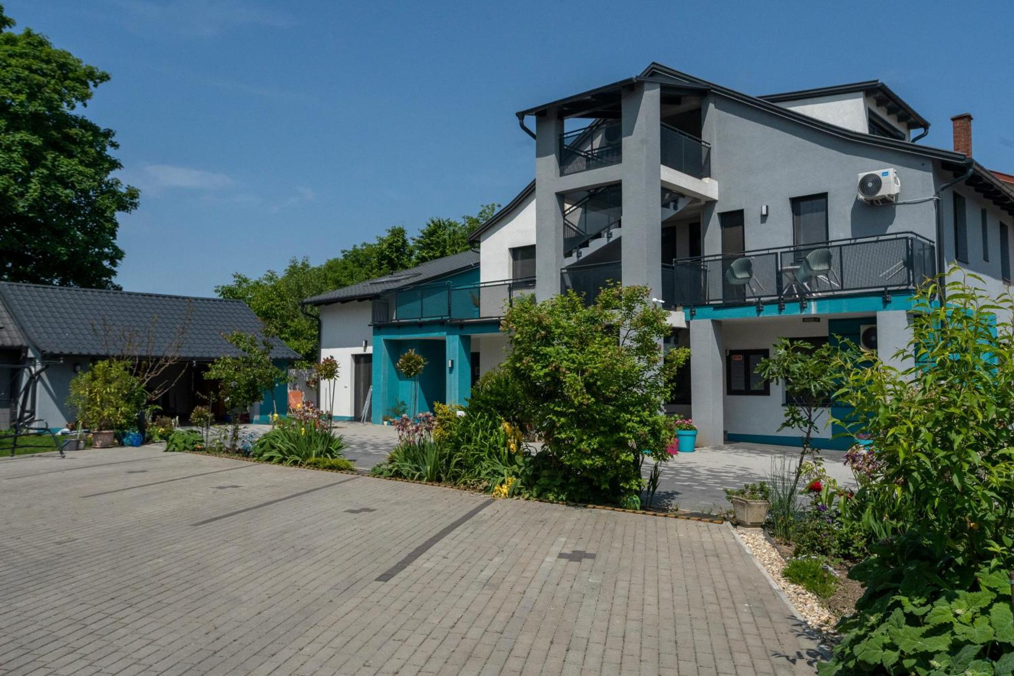 Magdi Vendeghaz A-B Apartment Celldömölk Exterior foto
